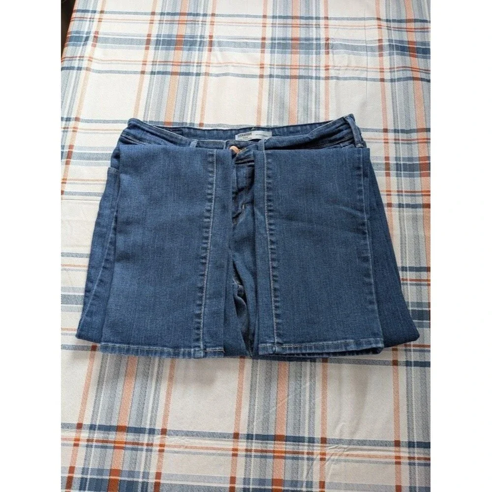 Women's Levi's Jeans Size 10 Long | Straight Leg, Mid Rise, Signature Gold label - Picture 10 of 10